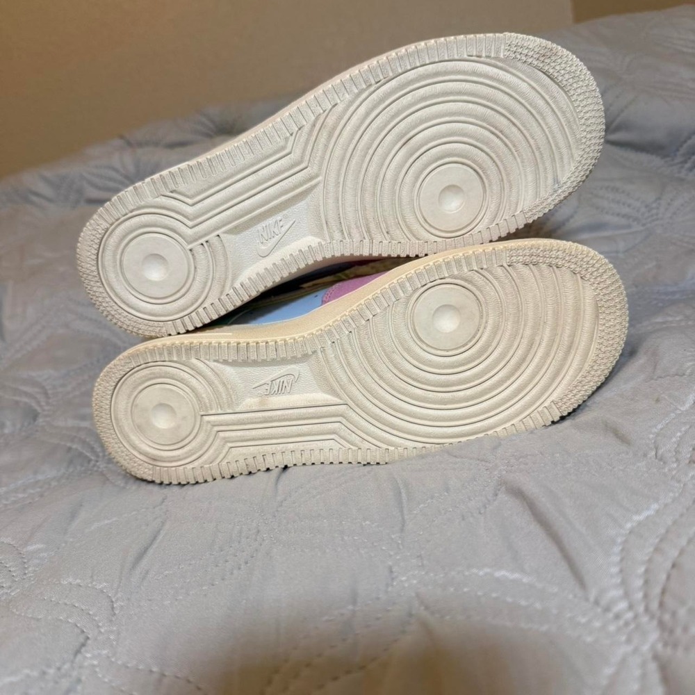 Rare Nike Air Force 1 '07 QS Easter Pastel Sneakers Size 7.5 - Picture 2 of 8